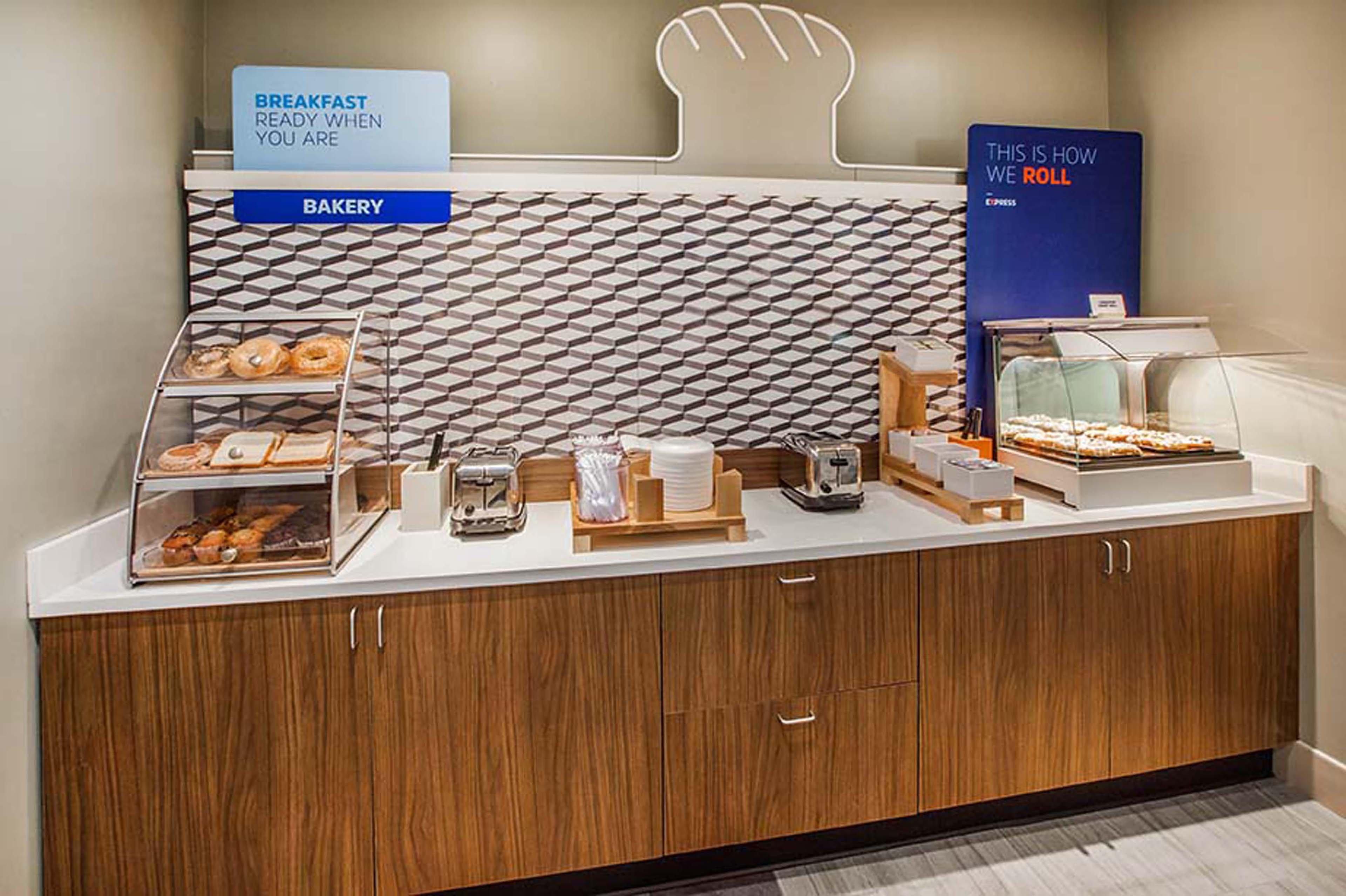 Express & North By Ihg 3* Macon