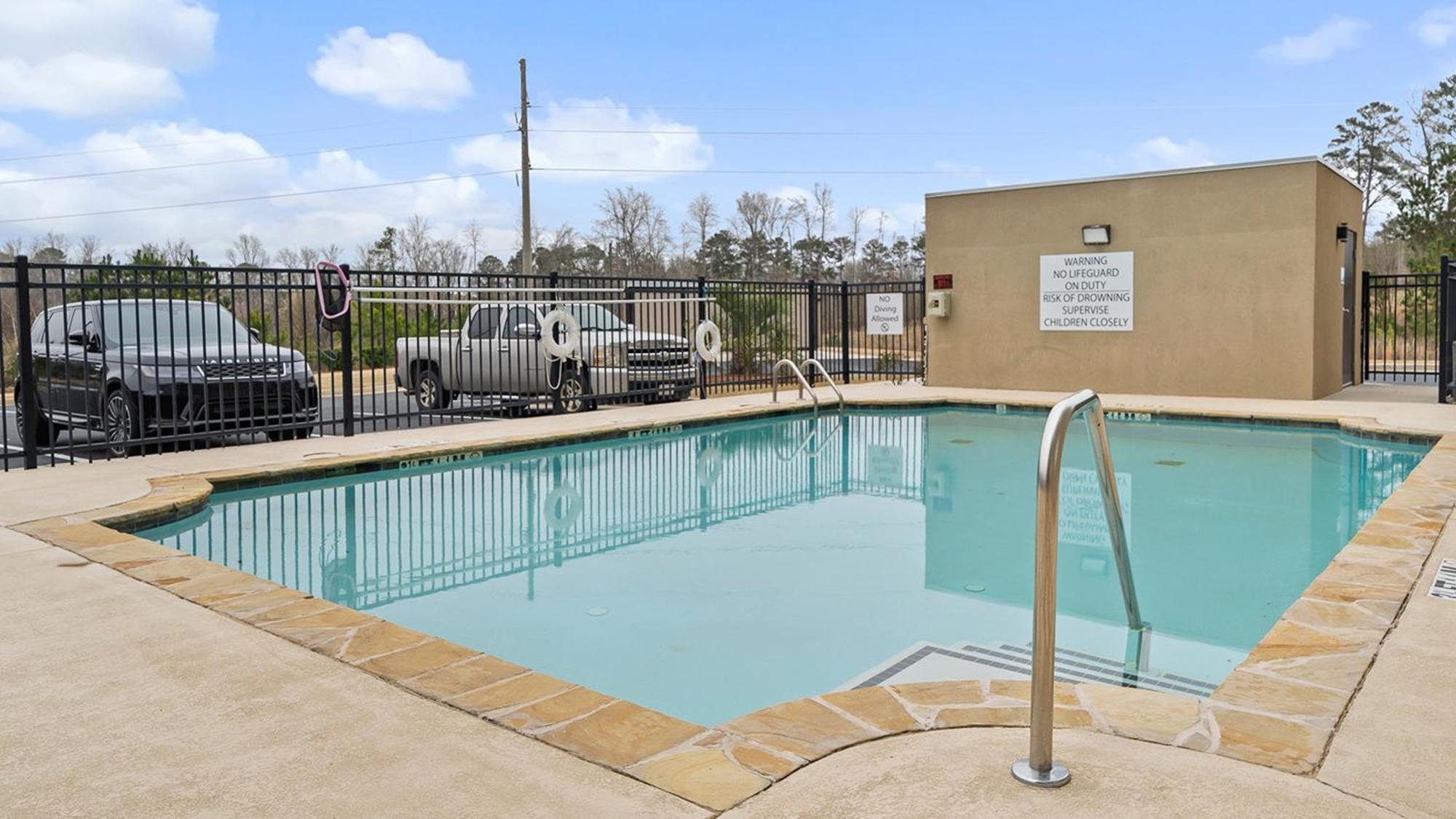 Express & North By Ihg Macon