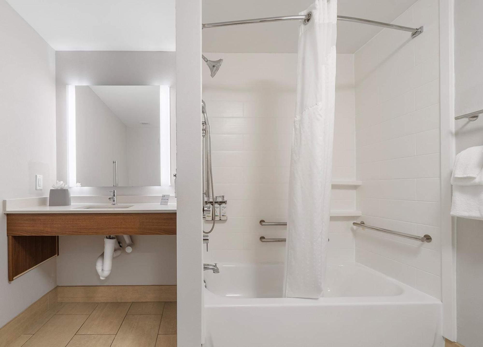 Express & North By Ihg Hotel Macon