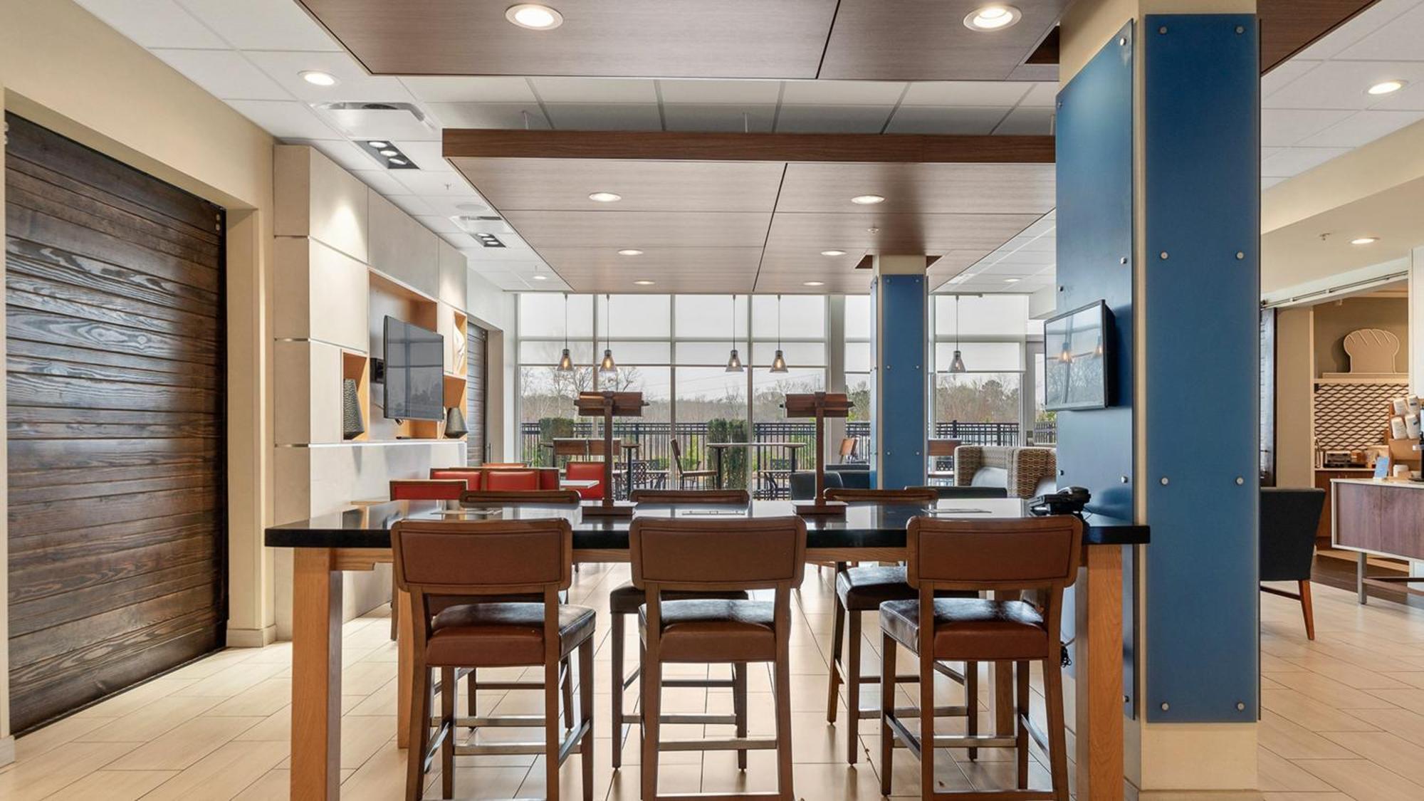 Express & North By Ihg 3* Macon